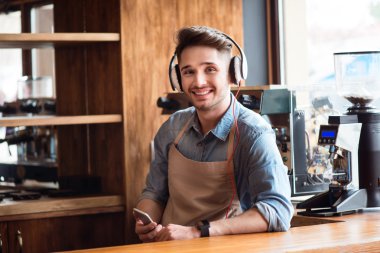 Kasada duran hoş garson