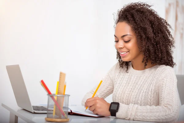 Pretty young woman sitting at the table — Stock Photo, Image