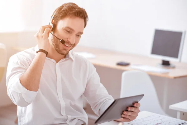Positive man using tablet — Stock Photo, Image
