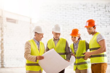 İnşaat işçileri. Takım projesi