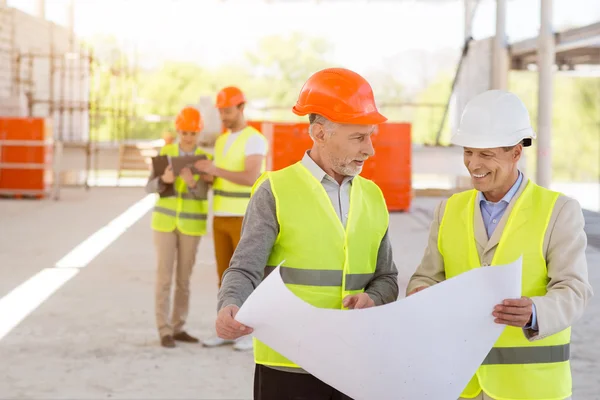 Processi di costruzione. Lavoro di squadra — Foto Stock