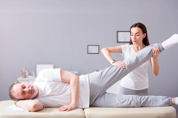 Fisioterapia riabilitativa moderna — Foto Stock