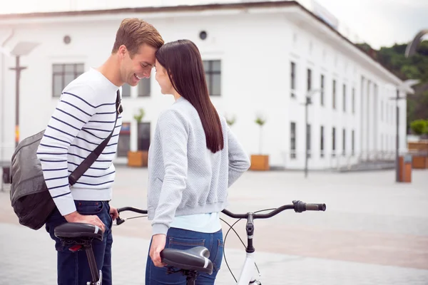 Young people facing each other — Stock Photo, Image