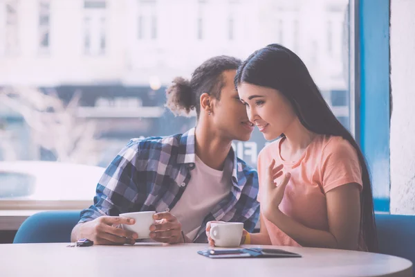 Beziehungen zwischen jungen Menschen — Stockfoto