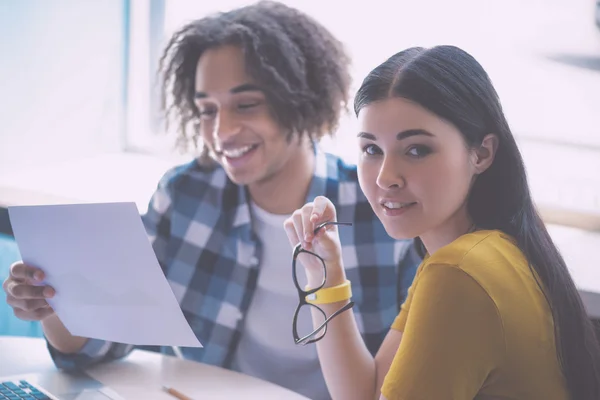 Juventud de contenido moderno —  Fotos de Stock