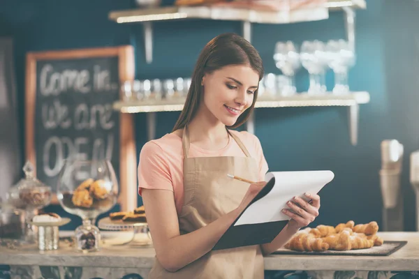 Comida sabrosa en un café — Foto de Stock