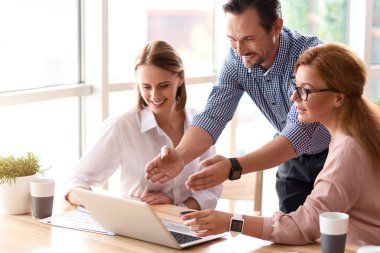 Projede çalışan olumlu iş arkadaşları