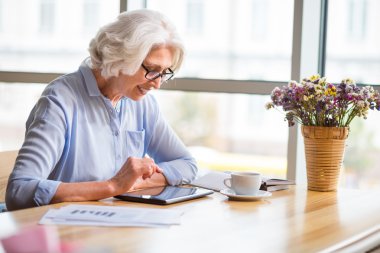 Pozitif kadın tablet kullanma