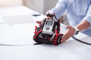 Robotlar insanlara yardım için yapılır