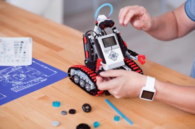 Pleasant man robot inşa