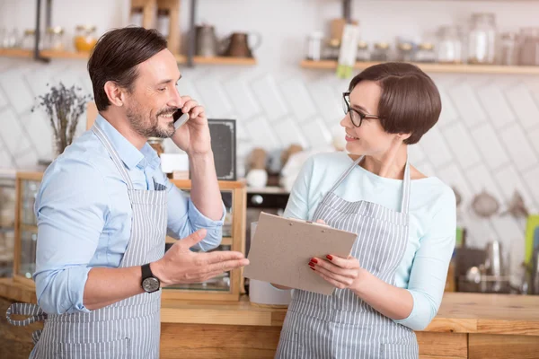 Cheerful workers communicating in cafe — Stock Photo, Image