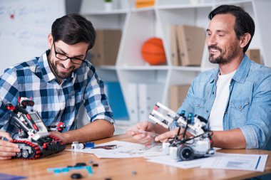 Robot inşa olumlu iş arkadaşları
