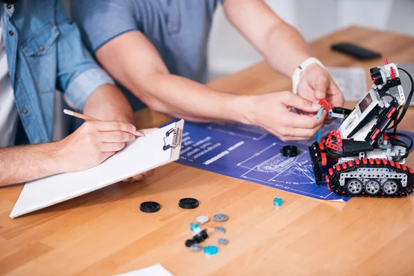 Profesyonel meslektaşım test robotu