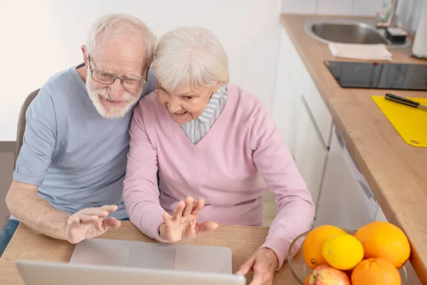 Senior couple having a video call and looking happy — Stock Photo, Image