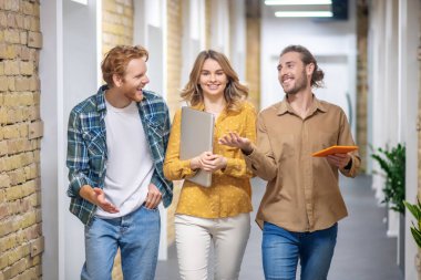 Colleagues walking in the corridor of the business center