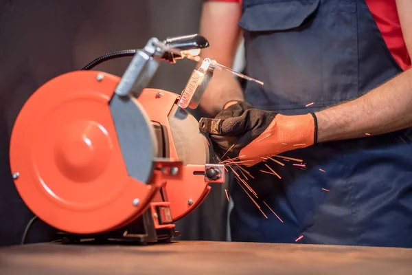 Hands of man grinding detail on machine — Zdjęcie stockowe