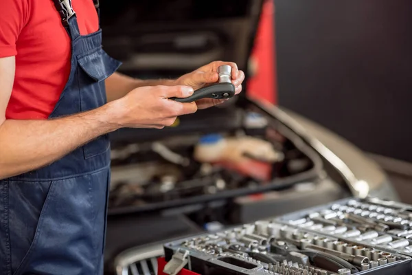 Auto mechanic hands with detail over open drawer — Stock Photo, Image