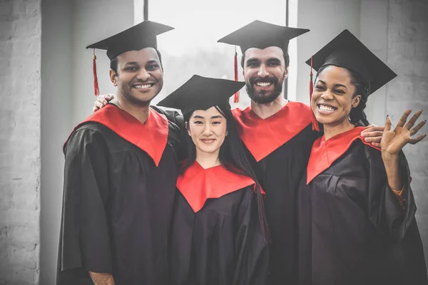 A company of graduates looking happy and cheerful — Stock Photo, Image