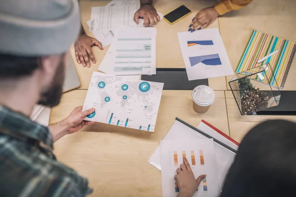 Close up picture of project papers on the table — Stock Photo, Image