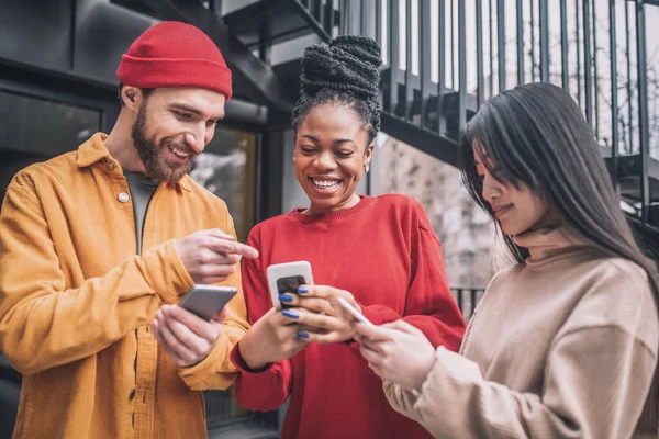 Three friends spending time together online and looking excited — Stock Photo, Image