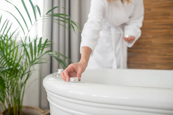 Close up of a woman in white in a bathroom — Stock Photo, Image