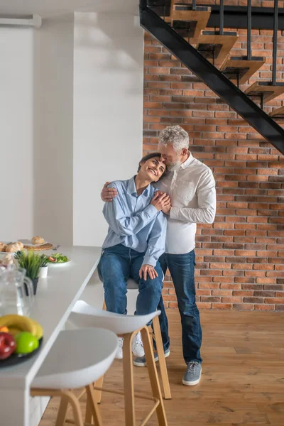 A couple at home feeling romantic and peaceful — Stockfoto