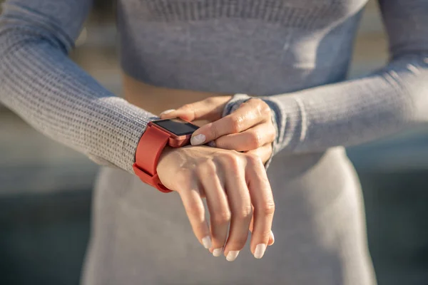 Close up picture of female hand with a smartwatch on it — Stok fotoğraf