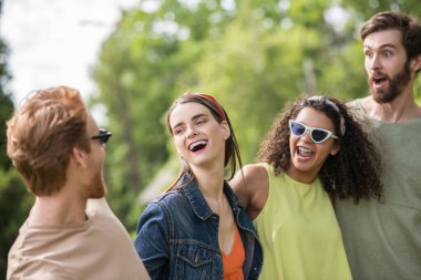 Gençler doğada eğleniyor