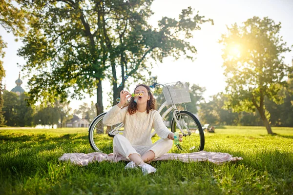 A young girl with a diary in hands thinking and making notes — Stock Photo, Image