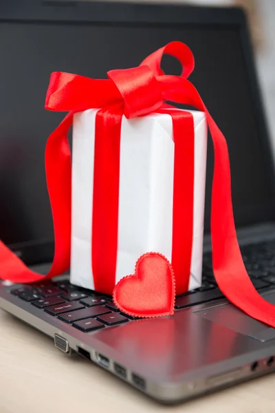 Romantic presents on the table — Stock Photo, Image