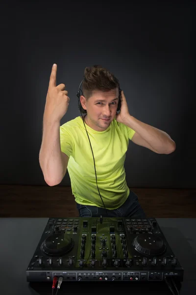 DJ mixing music topview — Stock Photo, Image