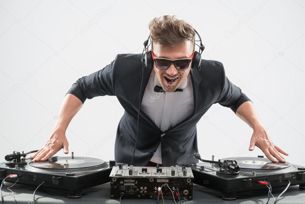 DJ in tuxedo mixing by turntable