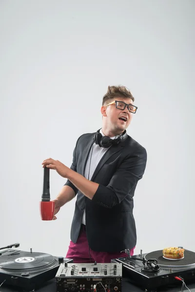 MC putting microphone into the cup — Stock Photo, Image