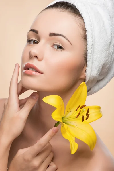 Portrait of girl with clean and fresh skin — Stock Photo, Image