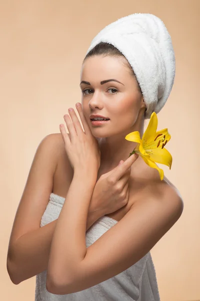 Portrait of girl with clean and fresh skin — Stock Photo, Image