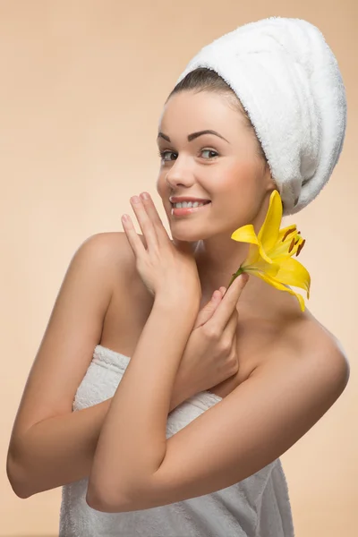 Portrait of girl with clean and fresh skin — Stock Photo, Image