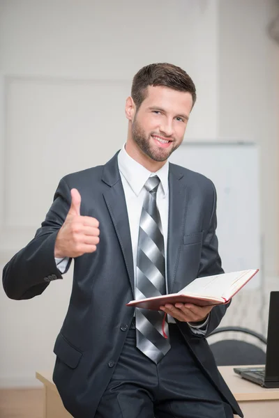 Businessman showing a sign OK — Stock Photo, Image