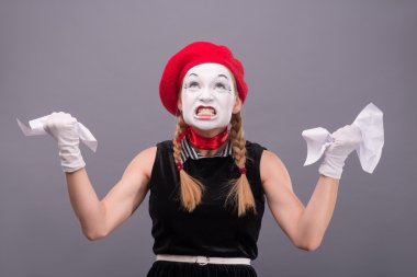 kadın MIME kızgın bir kağıt görevlisinideponun