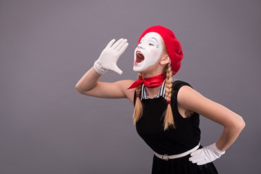 MIME bağırarak ve bir kenara arıyorsunuz
