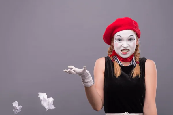 Female mime angry crumpling a paper — Stock Photo, Image