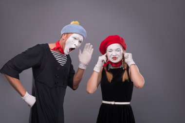 komik MIME çift beyaz yüzler ve duyguları isol ile portresi