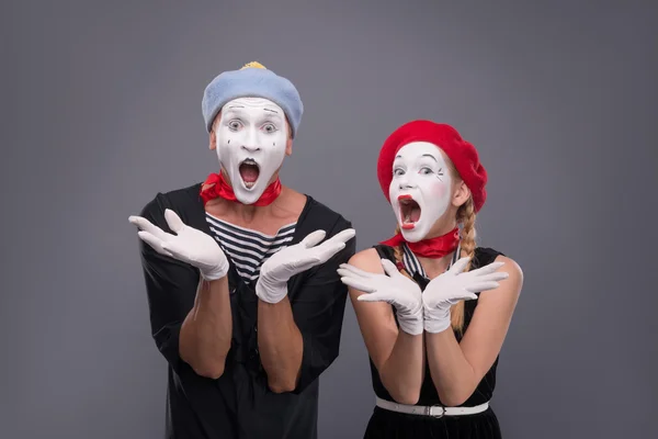 Portrait of funny mime couple with white faces and emotions isol — Stock Photo, Image
