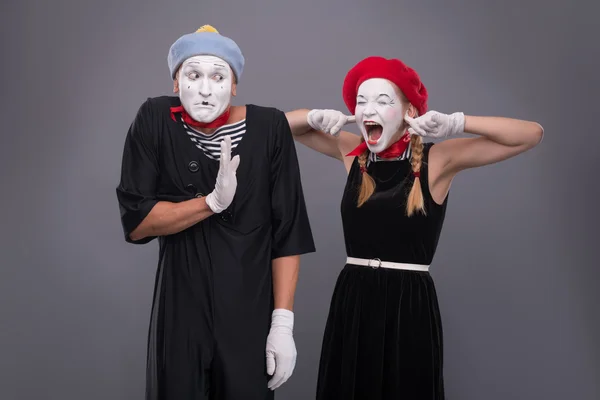 Portrait of funny mime couple with white faces and emotions isol — Stock Photo, Image