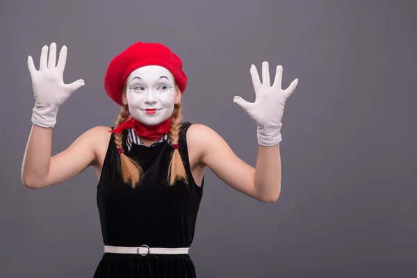 Female mime in red hat — Stock Photo, Image