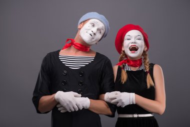 komik MIME çift beyaz yüzler ve duyguları isol ile portresi
