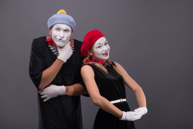 komik MIME çift beyaz yüzler ve duyguları isol ile portresi