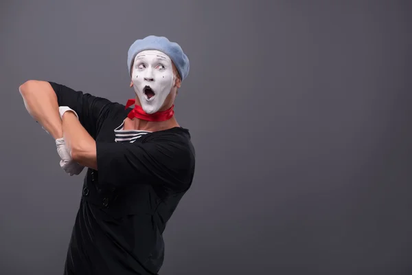 Porträtt av manliga MIME-vit grimas och känslor isolerad på — Stockfoto