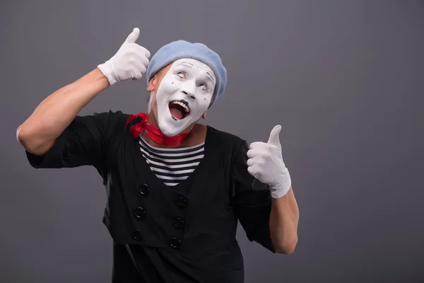 白い男性 mime 変な顔とに分離した感情の肖像画 — ストック写真