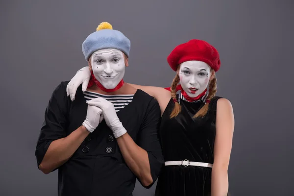 Πορτρέτο του αστεία mime ζευγάρι με λευκό isol πρόσωπα και συναισθήματα — Φωτογραφία Αρχείου