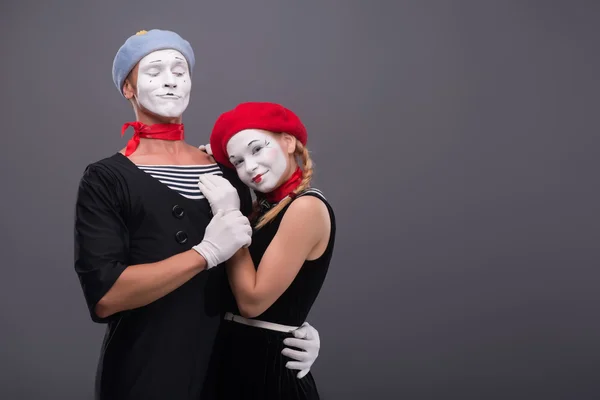 Portrait of funny mime couple with white faces and emotions isol — Stock Photo, Image